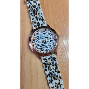 Geneva leopard print rubber strap watch
